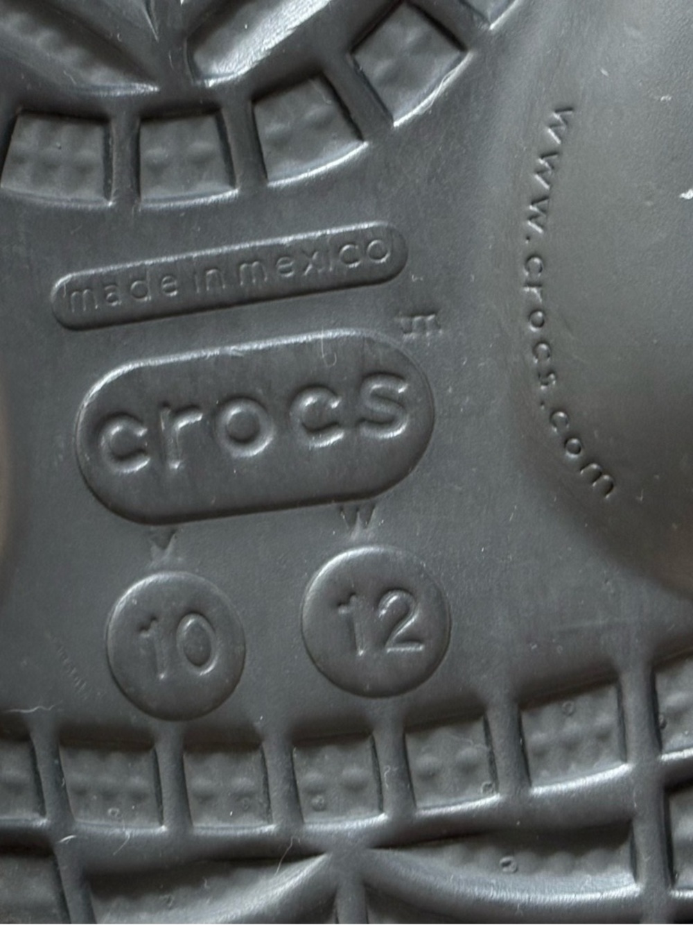 CROCS Classic Clog in Black excellent condition - Picture 9 of 9